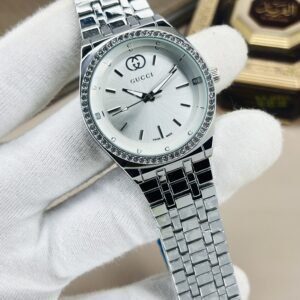 Elegant GUCCI Crystal-Studded Dress Watch with Polished Link Bracelet
