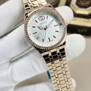 Elegant GUCCI Crystal-Studded Dress Watch with Polished Link Bracelet