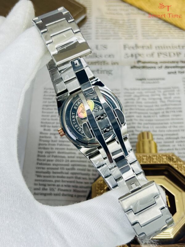 Elegant Stainless Steel Analog Wrist Watch with Date Display