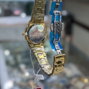 Elegant Diamond Bezel Wristwatch with Date Display