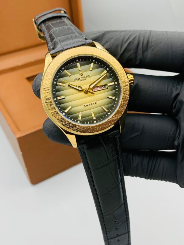 Luxury Day And Date Quartz Wrist Watch for Men with Leather Strap