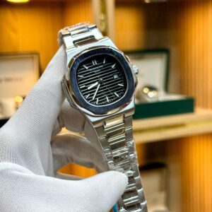 Patek Philippe Nautilus Automatic Watch with Date Display and Stainless Steel Bracelet