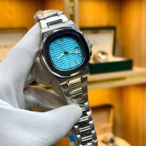 Patek Philippe Nautilus Automatic Watch with Date Display and Stainless Steel Bracelet