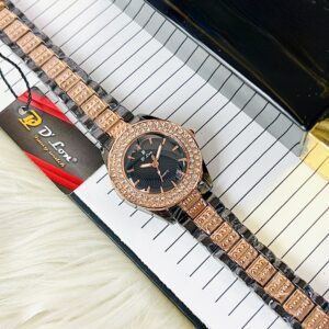 Luxury Women’s Quartz Watch with Crystal Bezel and Elegant Bracelet Strap