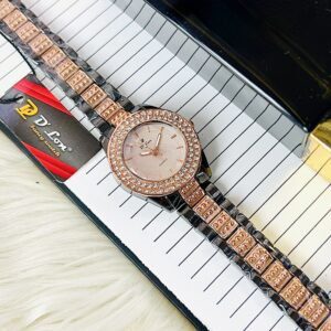 Luxury Women’s Quartz Watch with Crystal Bezel and Elegant Bracelet Strap