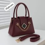 Luxury Handbag with Gold Chain Detailing – Elegant Designer Style - Image 4