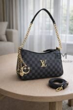 Premium Checkered Shoulder Bag With Gold Link Chain