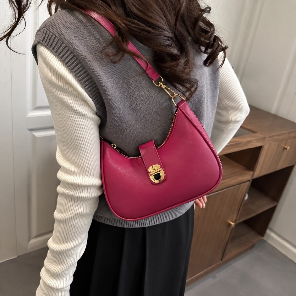 Chic Curved Crescent Shoulder Bag with Gold-Tone Lock Clasp - Image 4