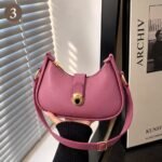 Chic Curved Crescent Shoulder Bag with Gold-Tone Lock Clasp - Image 3